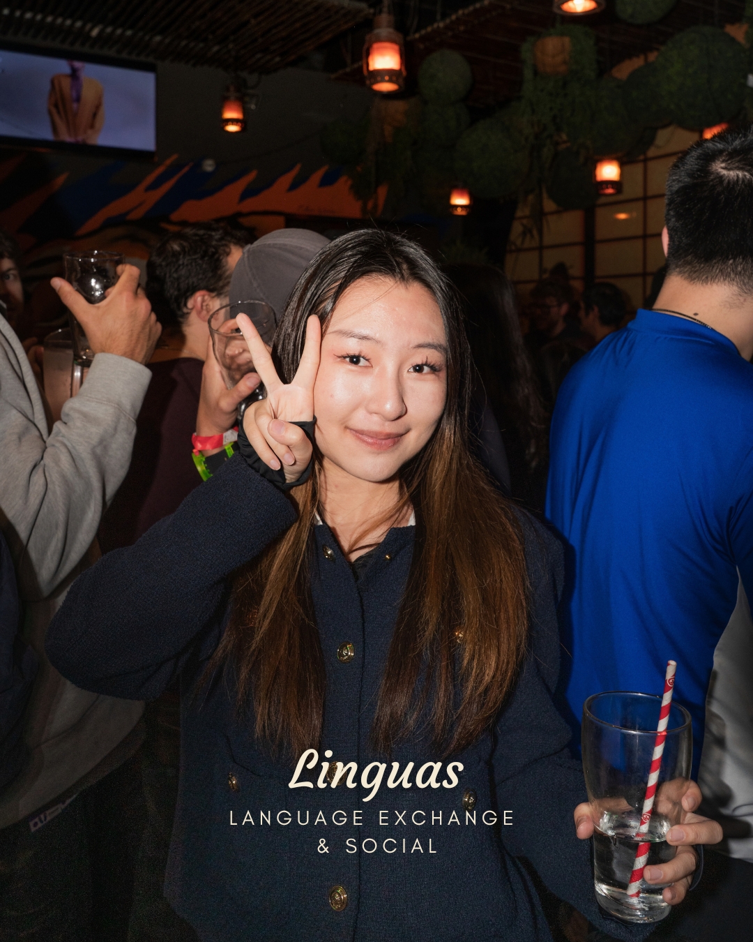 A group of friends smiling together at a Linguas event